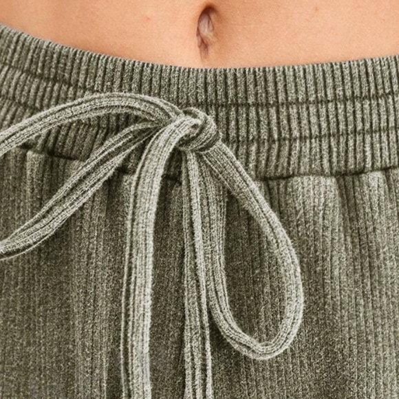 Green Ribbed Cotton Stretchy Waist Wide Leg Pants - Picture 8 of 11